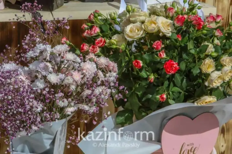 قازاقستانعا 3 ايدان بەرى شەتەلدەن 24,6 ميلليون دانا گۇل اكەلىنگەن