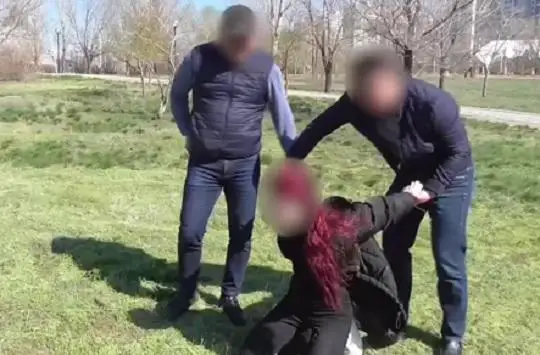 Астана саябағында есірткі жасырып келген бойжеткен ұсталды