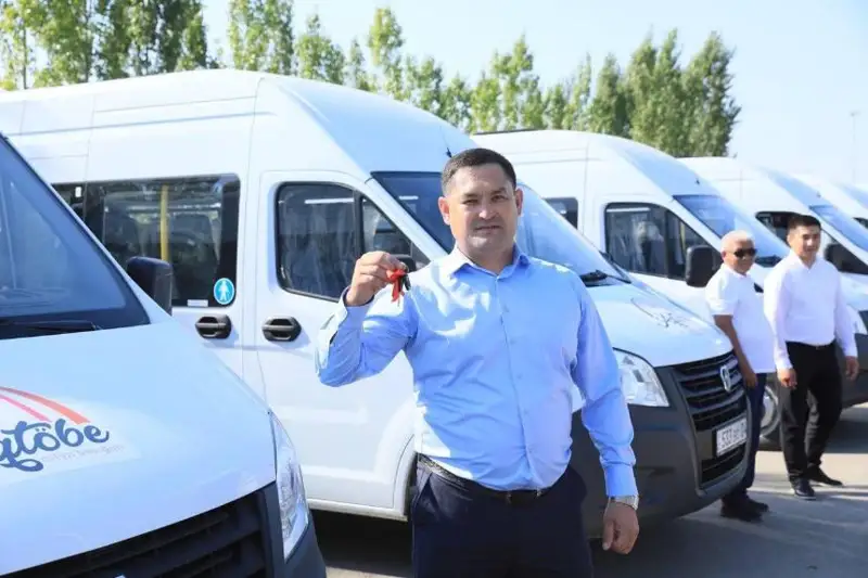 Новые микроавтобусы получили спортивные школы в Актюбинской области