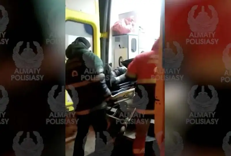 Провалившегося на Шымбулаке в овраг алматинца спасли полицейские