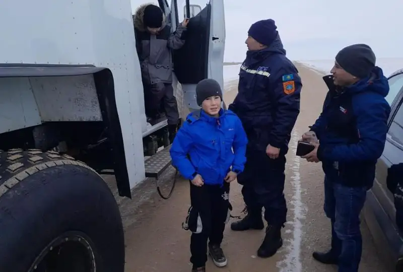 Автомашину с детьми спасли на трассе Жезказган-Петропавловск