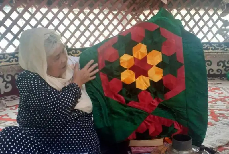 كيىز ۇيدە قاسيەت بار - قىزىلوردالىق شەبەر