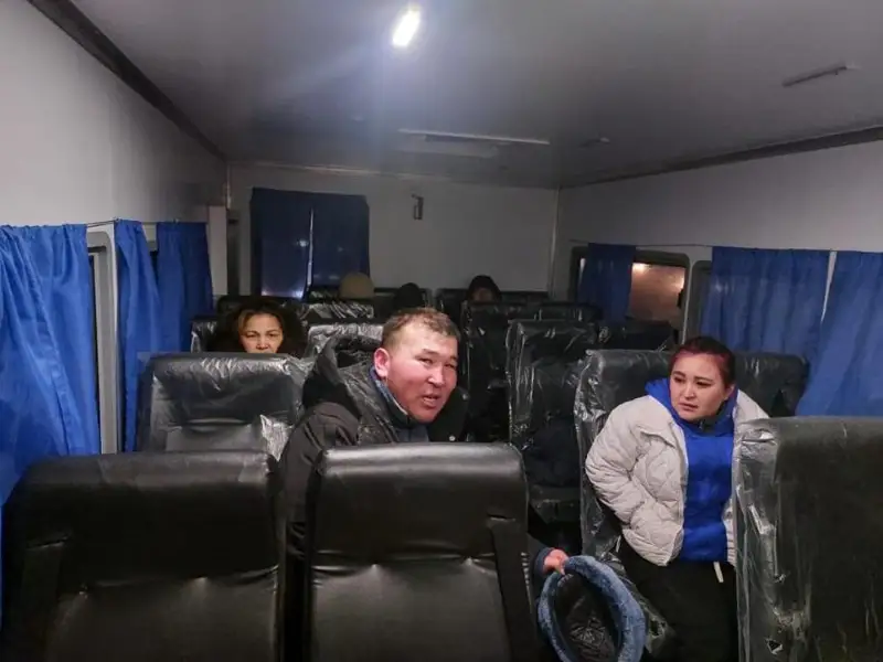 Cвыше 600 человек застряли в автобусах и авто на дороге в Туркестанской области