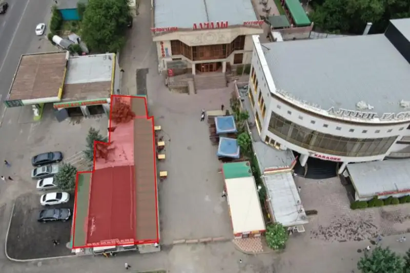 Ряд торговых точек и летнее кафе снесут в Алматы