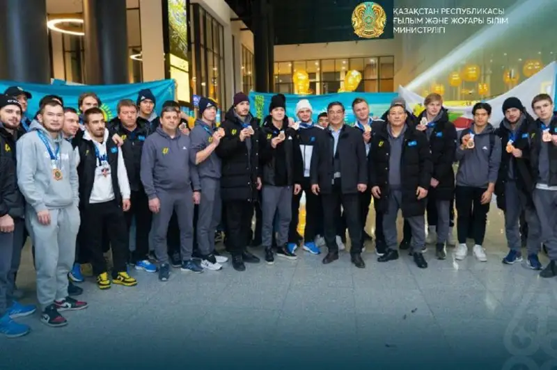 Qazaqstannyń hokkeıshi stýdentteri qola medalmen elge oraldy