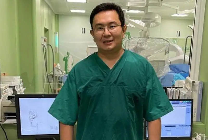 Не смог встать со стула: нейрохирург Мынжылкы Бердиходжаев о самой долгой операции