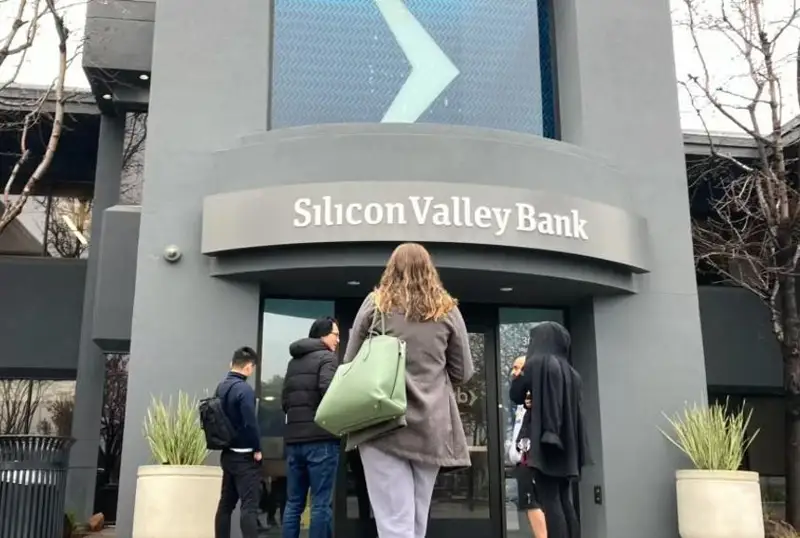 Обанкротился крупнейший банк США