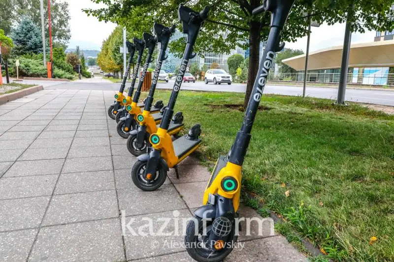 Пересмотреть правила эксплуатации самокатов могут в РК через полгода