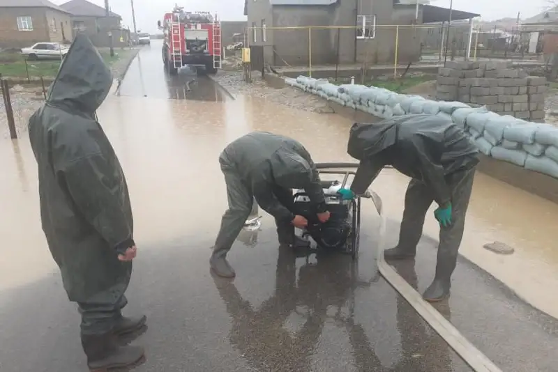 Более 5700 кубометров воды откачали с улиц Шымкента