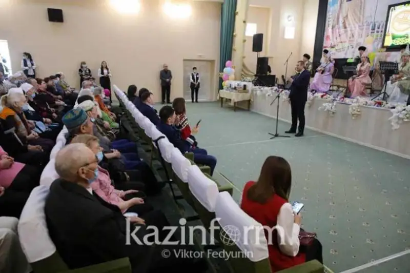 QR Prezıdenti Іs Basqarmasynyń ujymy qarttarǵa arnap merekelik aktsııa uıymdastyrdy