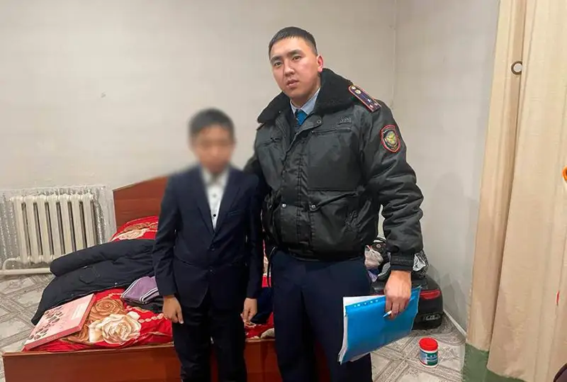 Semeıde polıtseıler joǵalǵan jasóspirimdi taýyp, týystaryna tapsyrdy