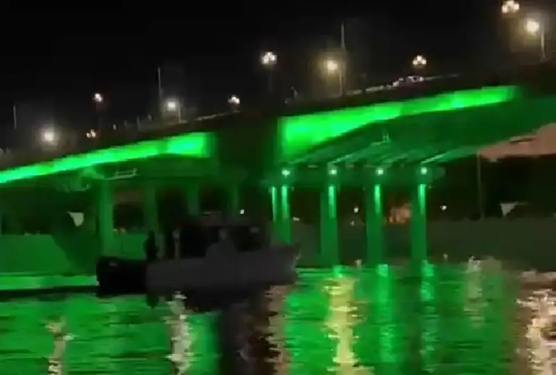 Атырауские полицейские спасли спрыгнувшего с моста в Урал подростка