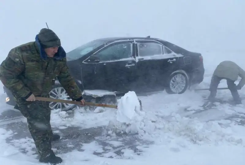 Рыбака и его сына спасли в Карагандинской области