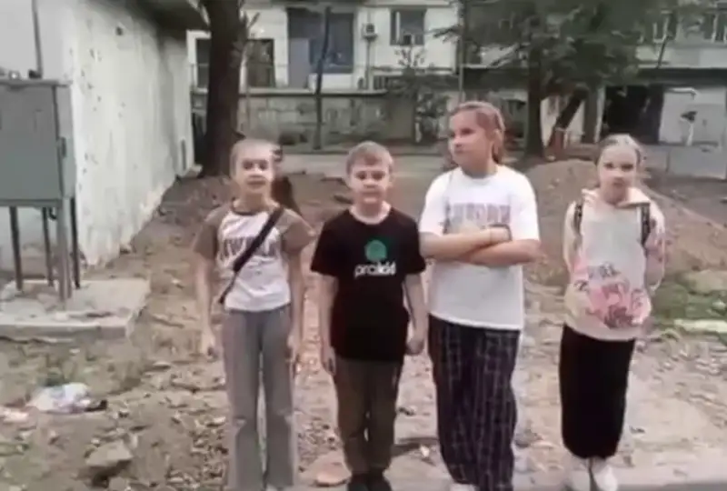 Bizdiń aýlamyzda oıyn alańy qashan salynady - almatylyq balalar jelide qala basshylyǵyna júgindi