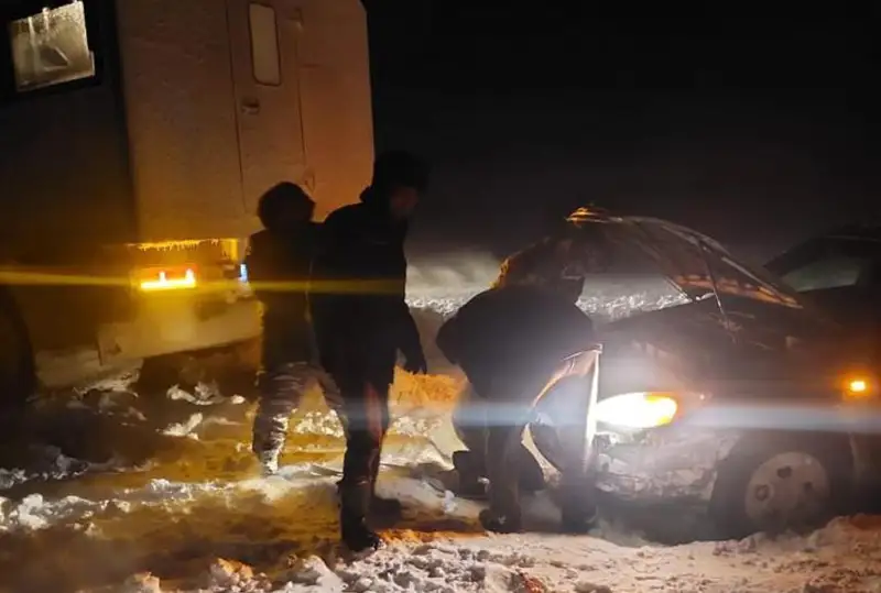 200 грузовиков оказались заблокированными на трассе в ВКО