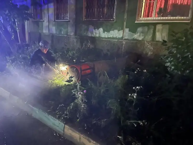 В Усть-Каменогорске один человек спасен и 80 эвакуировано из-за задымления в доме