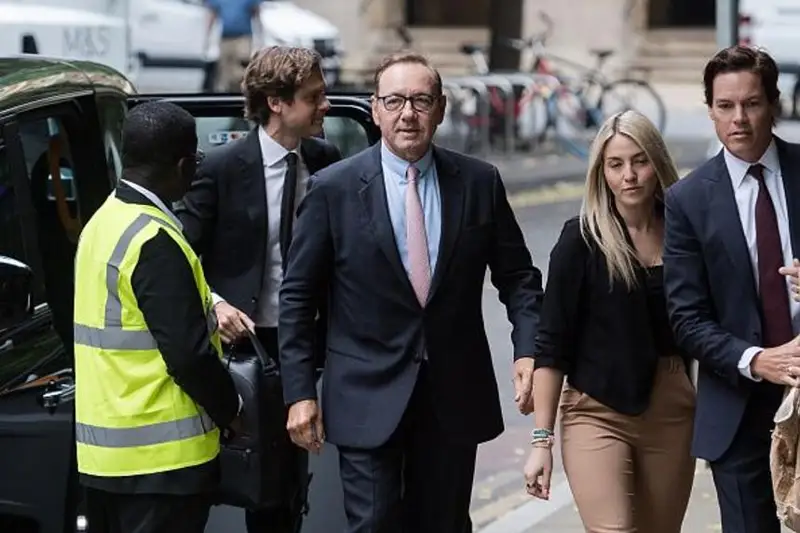 Звезду Голливуда Кевина Спейси будут судить по обвинению в сексуальном насилии