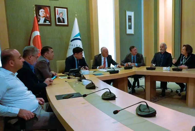 Қозоғистонлик талабалар Туркия меҳмонхоналарида амалиёт ўташлари учун маош олади