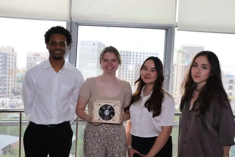 Алматинские студенты создали фильтр, который очищает воздух за 20 минут