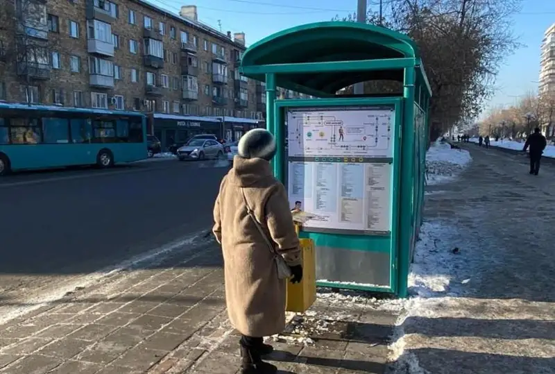 Информационные стенды с маршрутами автобусов появились на остановках Караганды