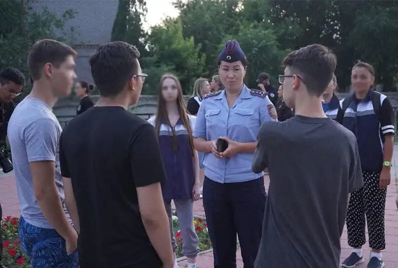 Более 200 родителей наказали за ночные гуляния детей в Костанайской области