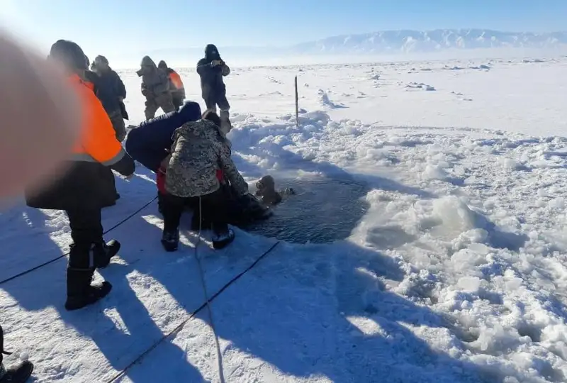 Тело утонувшего водителя нашли водолазы в озере Алаколь