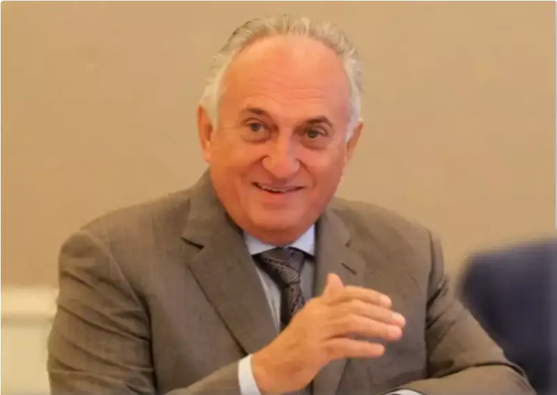 حورۆاتيالىق كاسىپكەر قازاقستانعا نە ءۇشىن ميللياردتاعان سوما اۋدارعانىن ءتۇسىندىردى