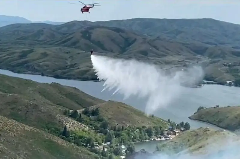 Сухостой загорелся на окраине Усть-Каменогорска