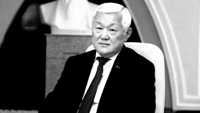 پرەزيدەنت بەردىبەك ساپاربايەۆتىڭ وتباسى مەن جاقىن تۋىستارىنا كوڭىل ايتتى