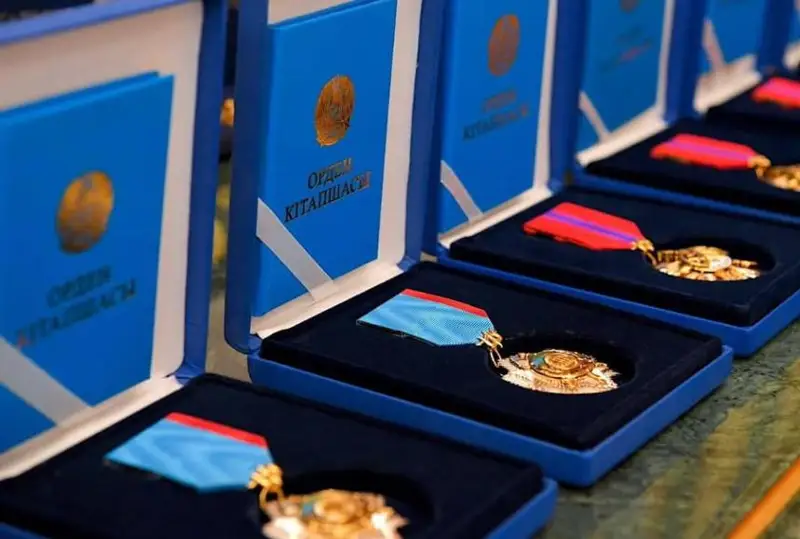 سەمەي ورتىنەندە ەرلىكپەن قايتىس بولعان  14 قىزمەتكەردىڭ تۋىستارىنا «قۇرمەت» وردەنى تابىستالدى