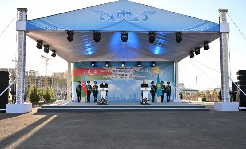 Қазақстан және Әзербайжан президенттері Гейдар Әлиев атындағы көшенің салтанатты ашылу рәсіміне қатысты