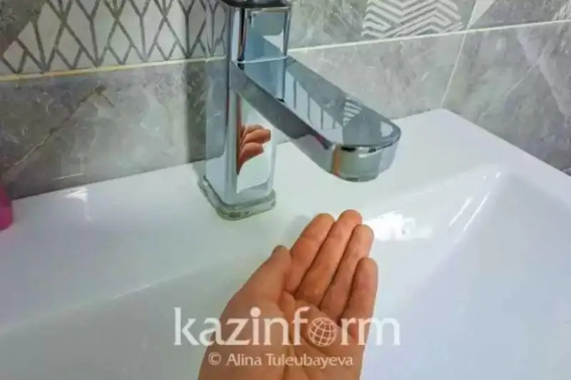 Водовозы и биотуалеты: жители Медеуского района испытывают трудности с водой