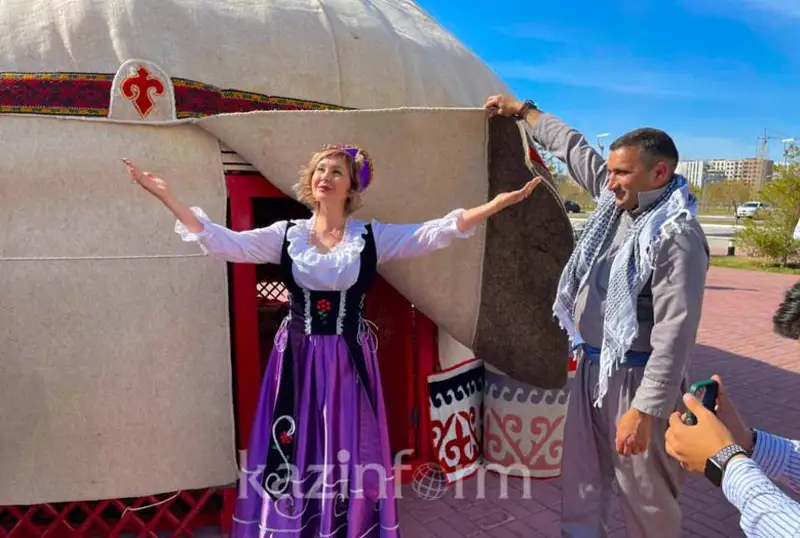 Представители АНК установили юрту в Астане