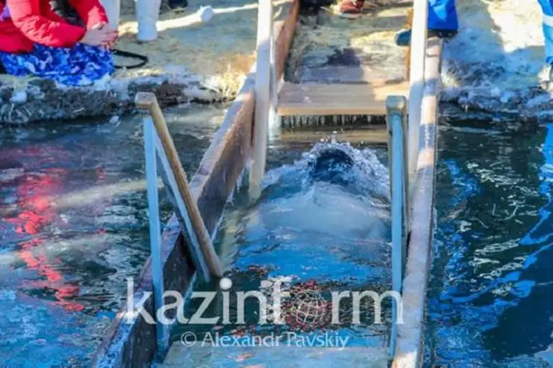 Санврачи СКО проверили воду в местах ее забора в день Крещения