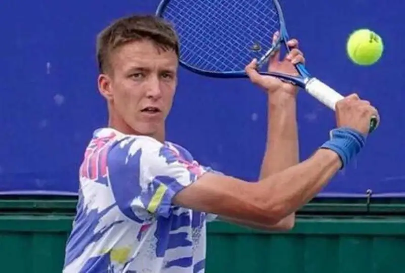 Григорий Ломакин выиграл второй матч за день на турнире в Индии