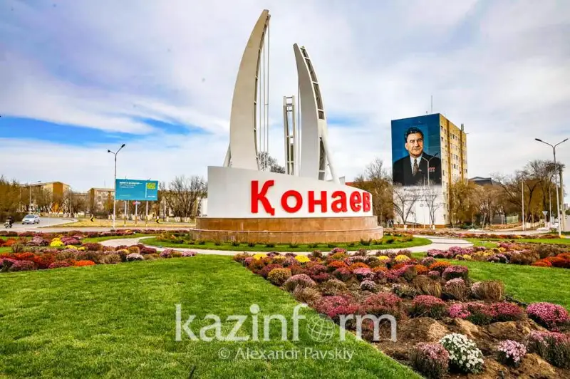 Новые дороги, скверы, дома, школы и пляж: как меняется Конаев