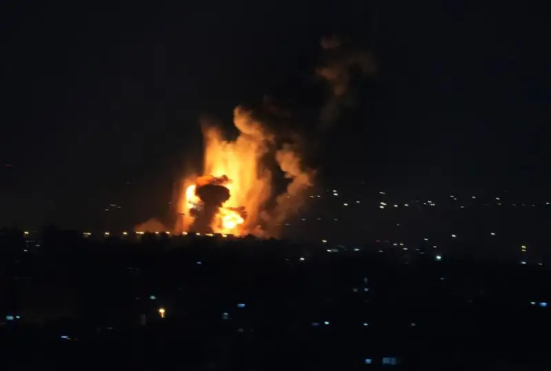 Израиль нанес удары по объектам ХАМАС в Ливане и секторе Газа