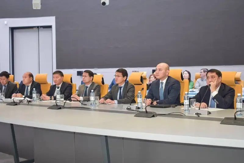 Kásipkerlik qyzmetti «taza paraqtan» retteý: Memorgandarǵa qandaı mindetter júkteldi