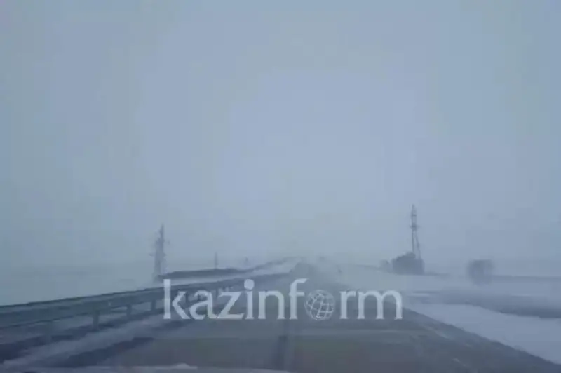 Из-за непогоды ограничено движение из ЗКО в Атыраускую область