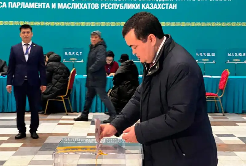 Женис Касымбек проголосовал на выборах