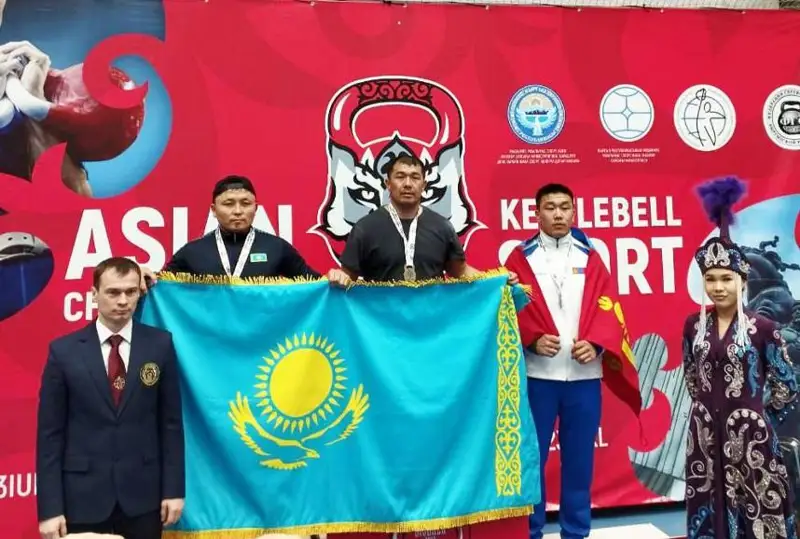 Три золотые медали на чемпионате Азии по гиревому спорту завоевали казахстанские военнослужащие
