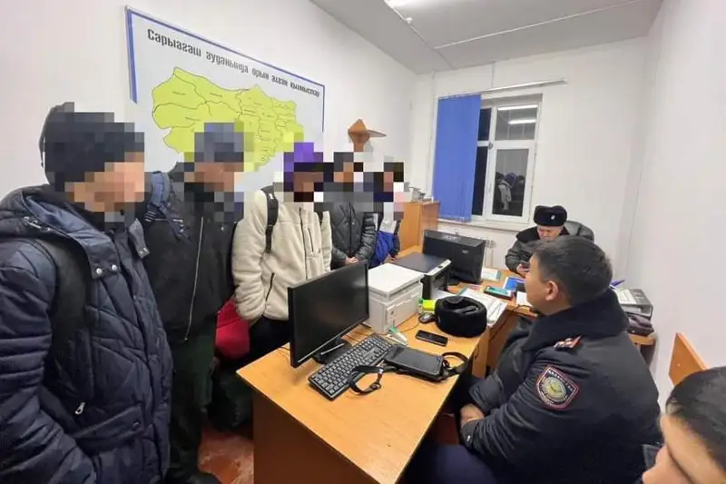 Түркістан облысында түнгі уақытта көшеде жүрген 300-ге жуық жасөспірім жауапқа тартылды