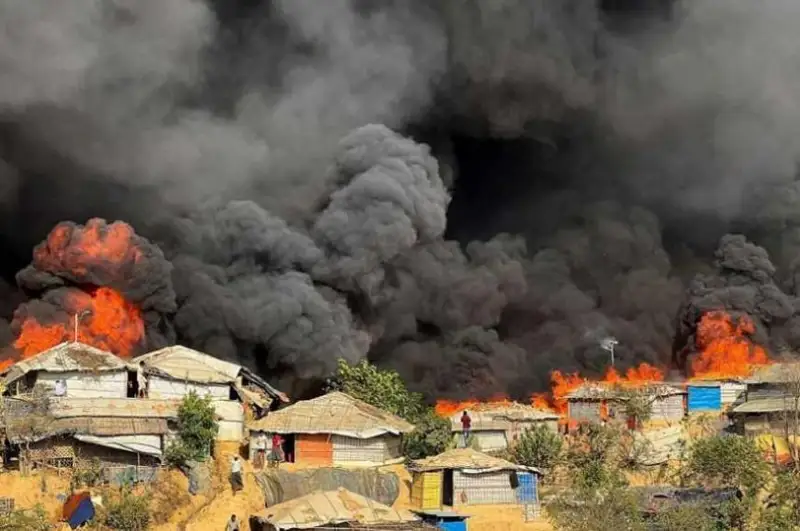 Бангладешдаги қочқинлар лагерида юз берган ёнғин оқибатида 12 мингга яқин одам бошпанасиз қолди