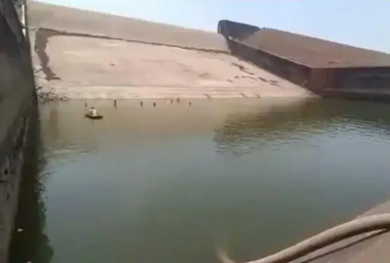 Чиновник в Индии осушил водохранилище, чтобы найти телефон