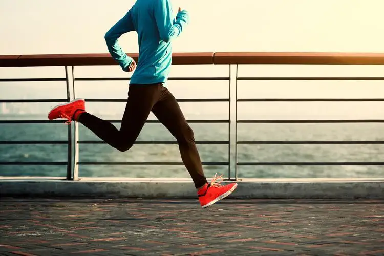 كارديولوگ تەمەكى شەگەتىندەر قانداي سپورتپەن اينالىسۋعا بولاتىنىن ايتتى