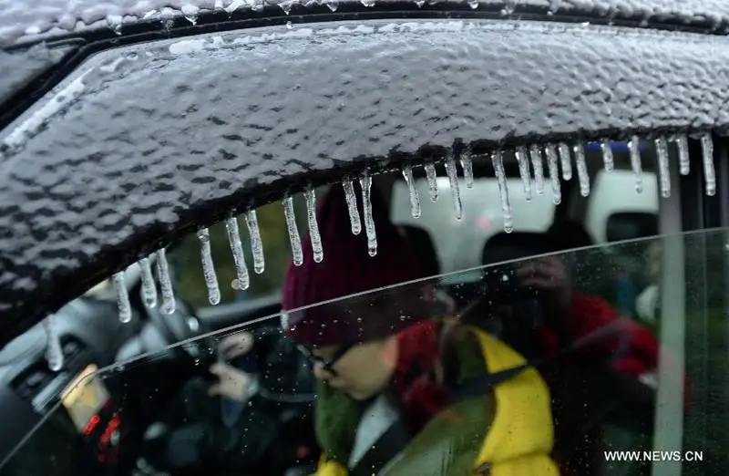 Синий уровень тревоги объявили в Китае из-за похолодания и шторма