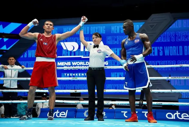 Боксер Сагындык Тогамбай нокаутом победил на чемпионате мира в Ташкенте