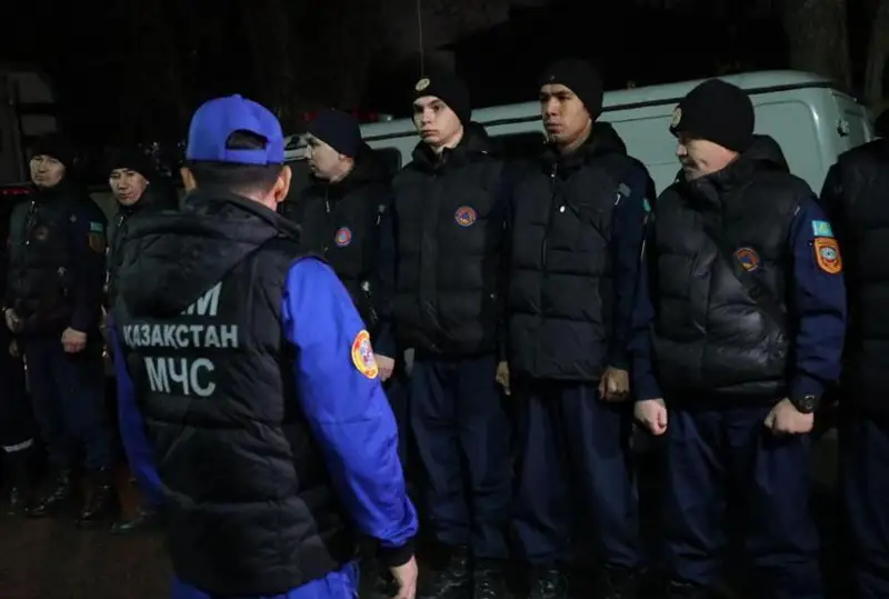 Казахстанские спасатели вылетели в Турцию - на вооружении все необходимое оборудование