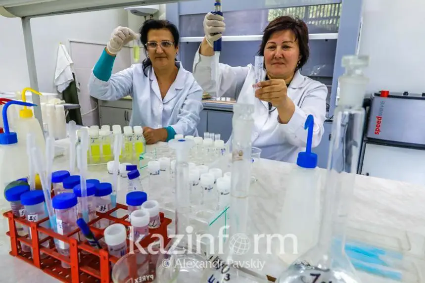 Анасы мен кішкентай ұлы порно көру Орыс аналар ұйықтайтын порно