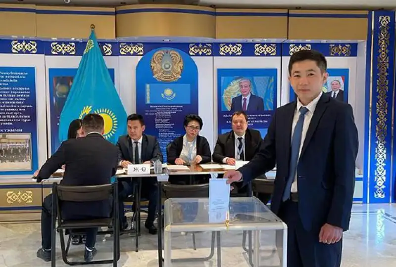 Открылись избирательные участки в Каире и Претории